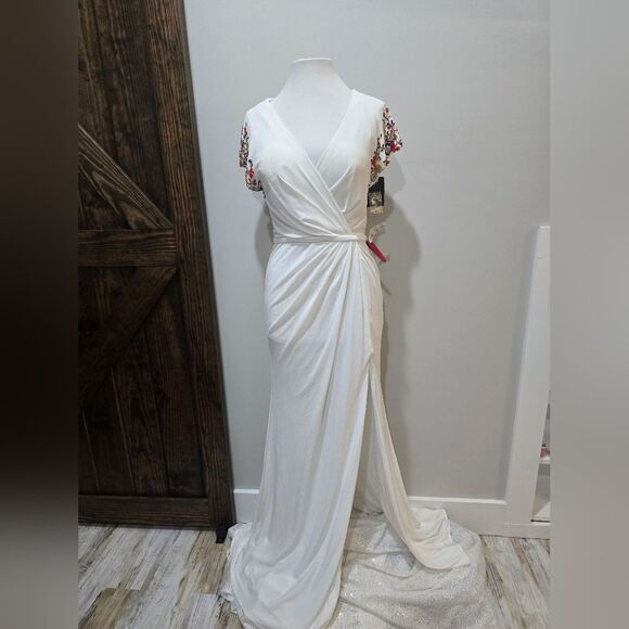 Mac Duggal 55709 Embellished Sleeve Jersey Wrap Gown NWT Size 4 White - Picture 4 of 7